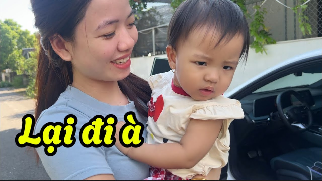 Bơ Sáng Ra Chưa Tỉnh Ngủ Bố Mẹ Đã Cho ĐiHà Nội ..! 