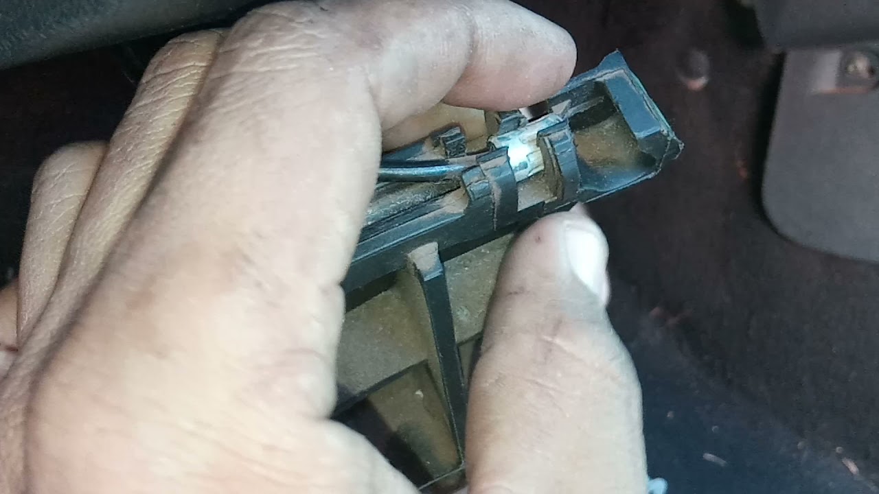 Cabo da embreagem do Renault Sandero - Como tirar.