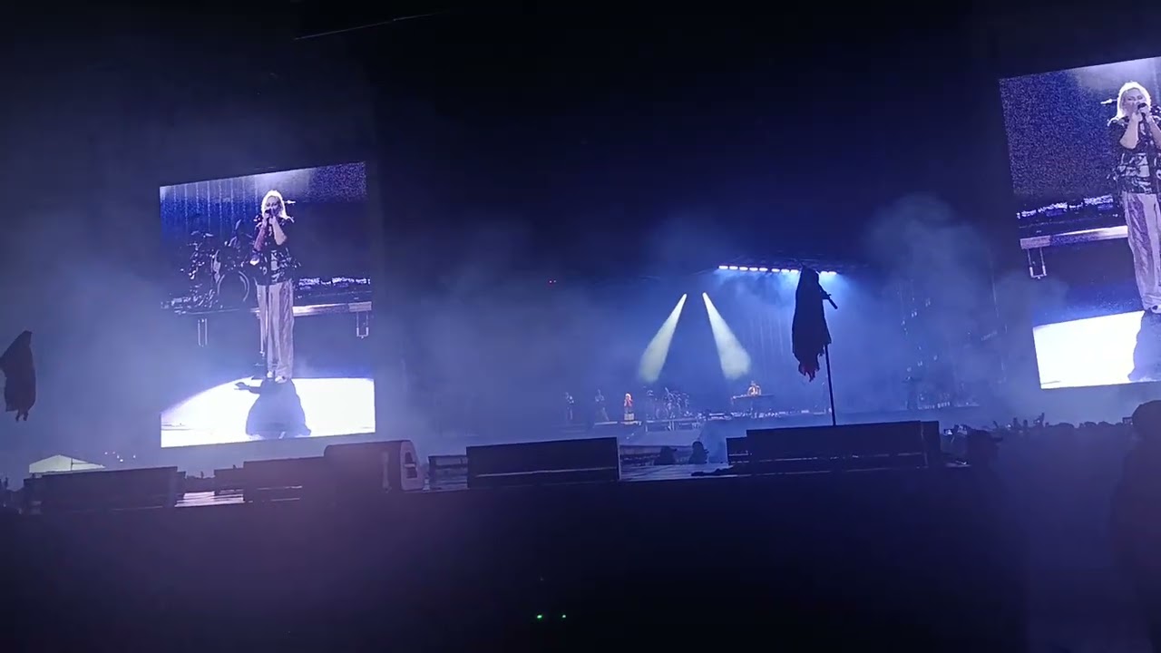 Overflow (Live in Bogotá)