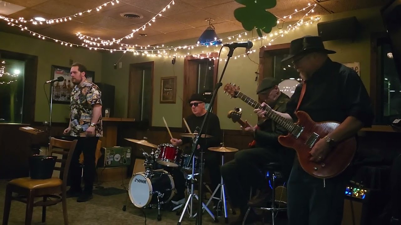 The fabulous Tom Holland and friends laying down the Blues at Magoo's on the Mound. Enjoy!