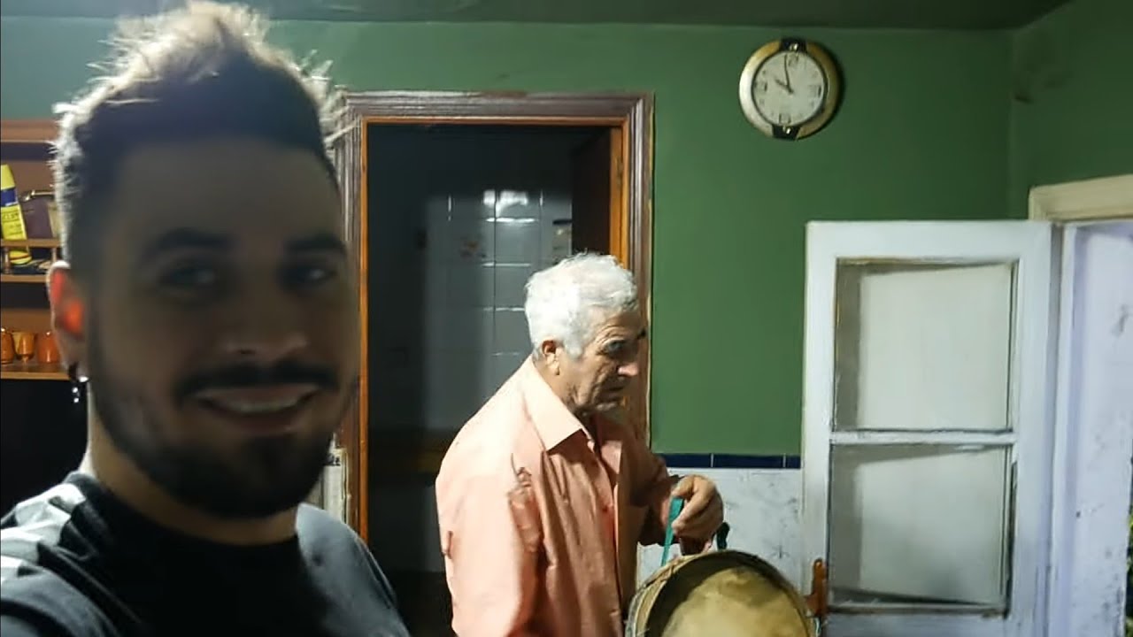 Mi abuelo toca el tamboril + Manda un saludo a suscriptores
