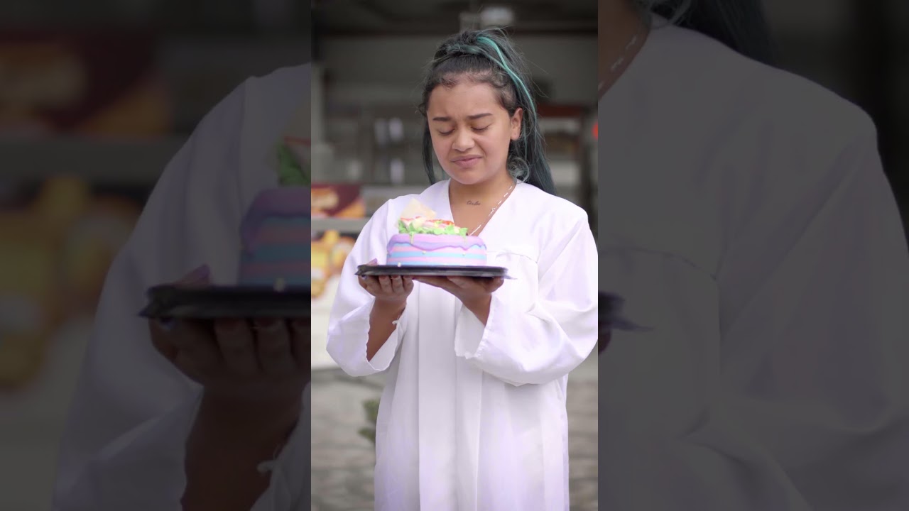 Escap&oacute; para buscar a su hija y termin&oacute; encontrando al amor de su vida #shorts