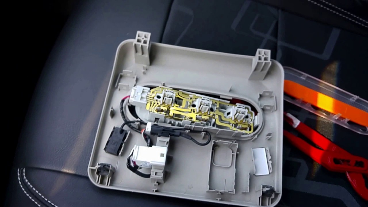 📈Nissan Qashqai J11 - removal of roof light + microphone adjustment from android.
