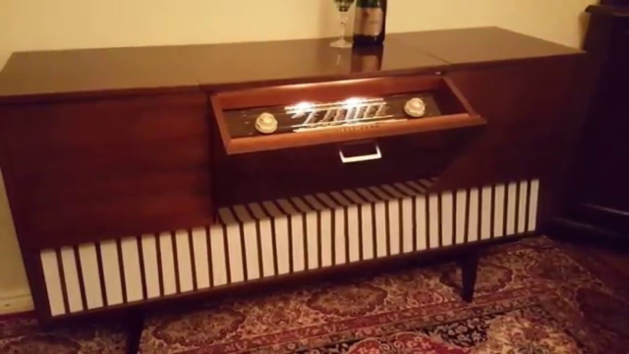 Kult Musiktruhe  Röhrenradio Loewe Opta Patrcia spielt Elvis Presley