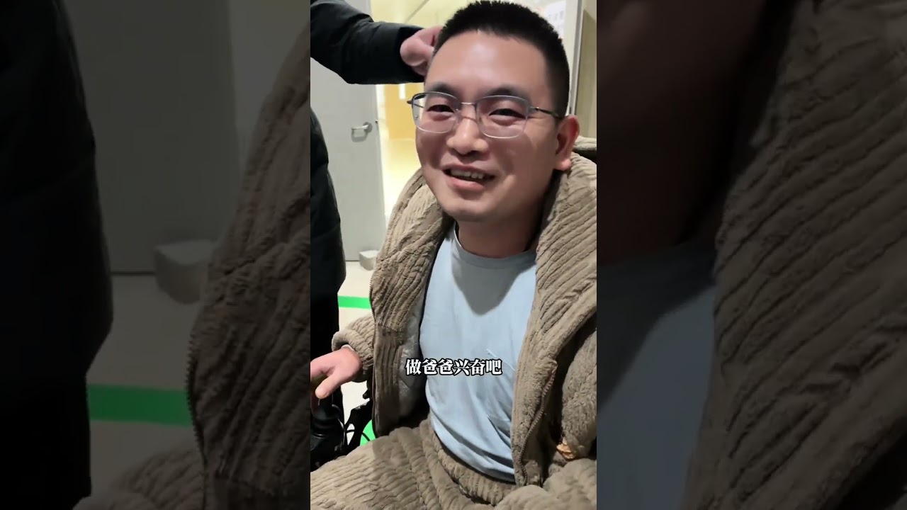 母子平安， 喜得三公子，孩子妈辛苦了！小强三个儿子了。苦尽甘来一切都在变好！祝家人平安幸福！也感谢所有亲友和粉丝关心！#孩子 #生孩子 #产妇 #生娃 #母子平安