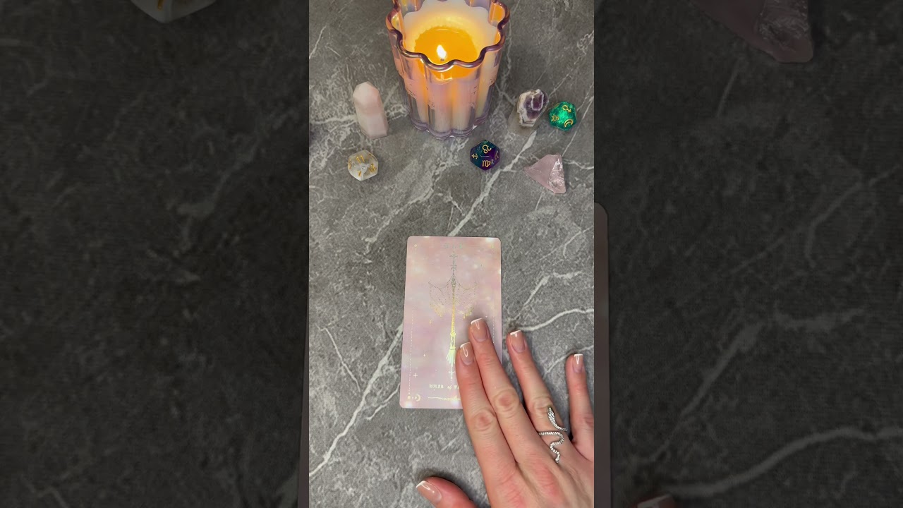 N&eacute;zz&uuml;k mi v&aacute;r r&aacute;d a h&eacute;ten! 🙌✨ #tarot #j&oacute;sl&aacute;s #napitarot #hetitarot #selenvie #tarotk&aacute;rtya