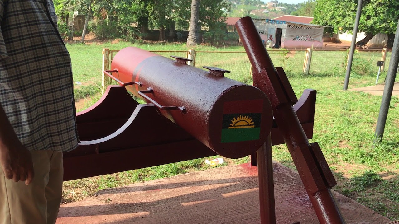 Inspecting the Ogbunigwe (Ojukwu Bucket) during a visit to Biafra War Museum in Umuahia.