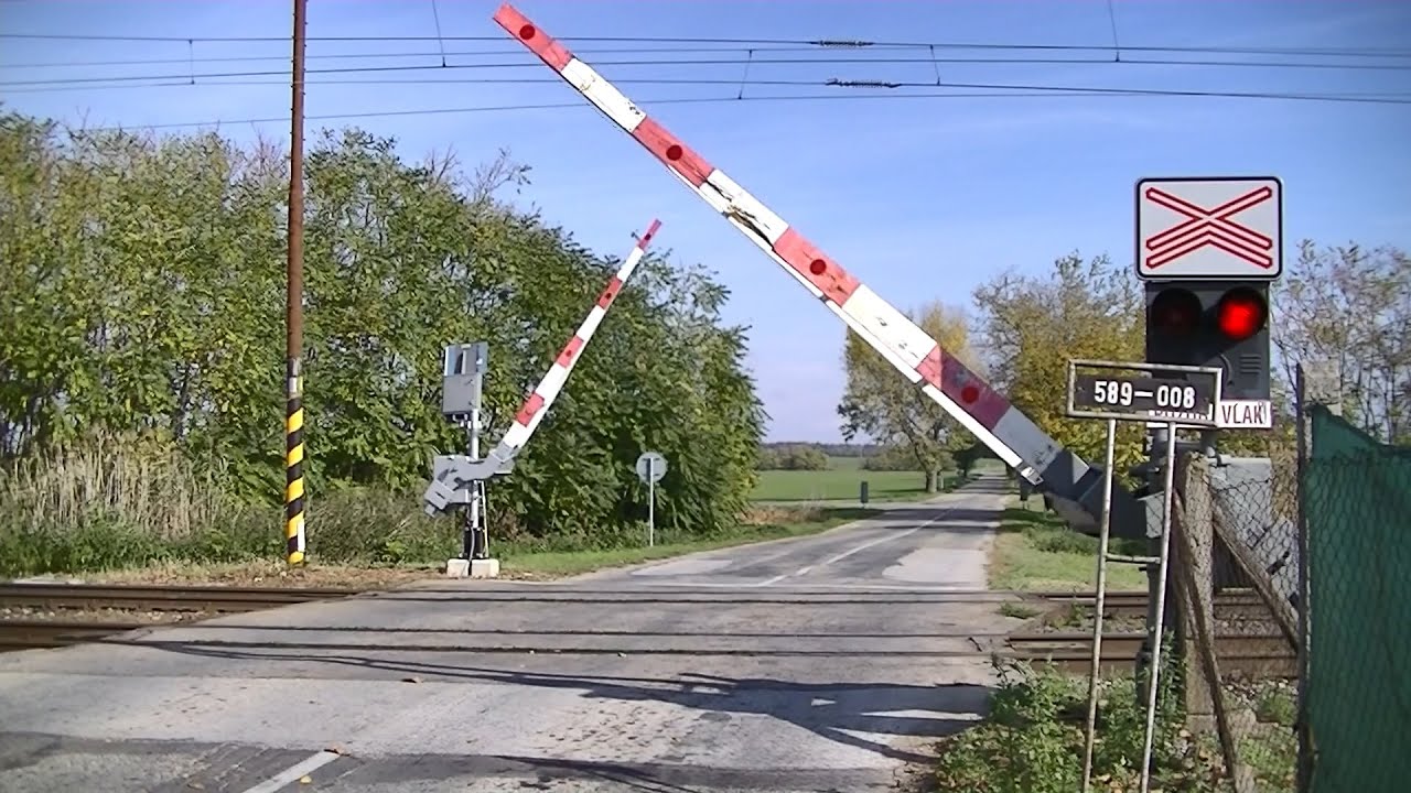 Spoorwegovergang Pribeta (SK) // Railroad crossing // Železničné priecestie