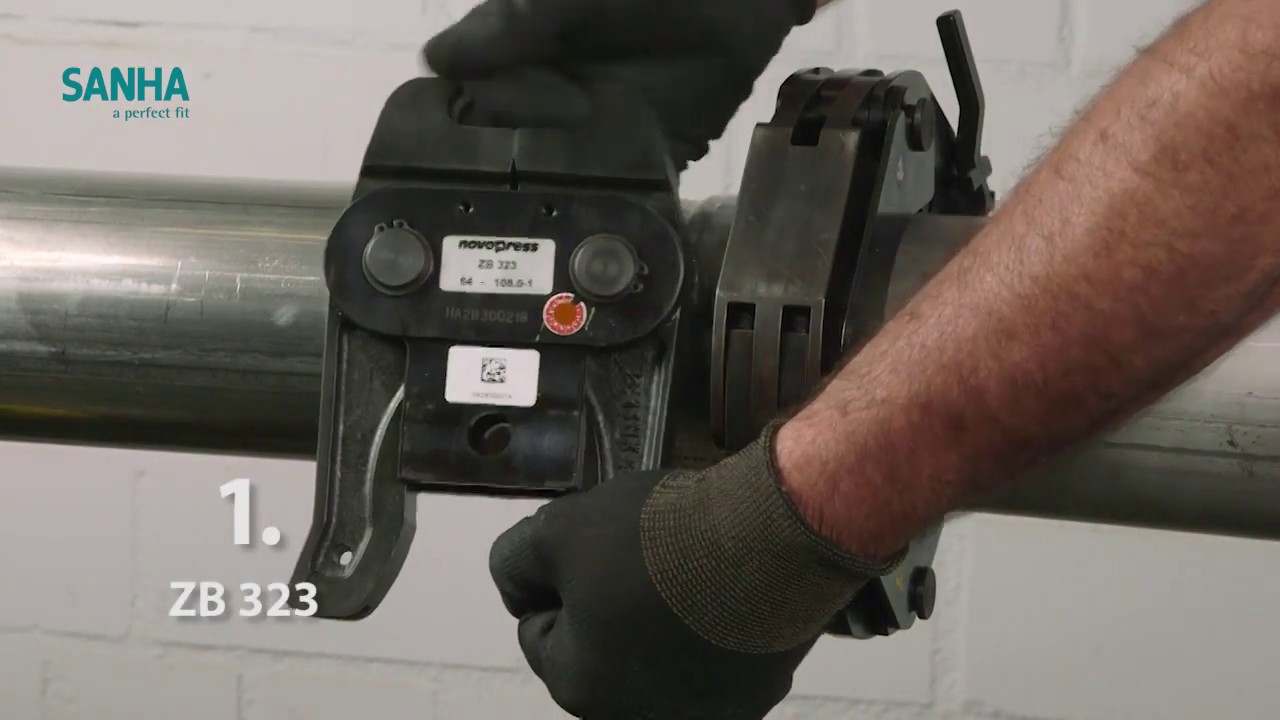 Połączenie zaciskowe (rura o średnicy 108 mm) z użyciem łańcucha zaciskowego.