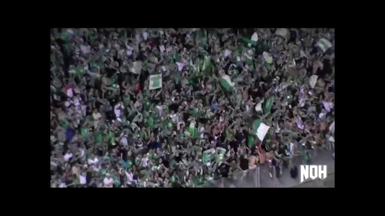 Ambiance au stade Geoffroy Guichard. KOP NORD KOP SUD
