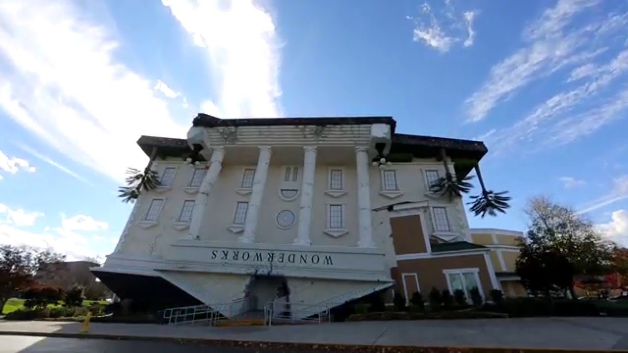 Взгляд изнутри на WonderWorks в Пиджен-Фордж, штат Теннесси, от Visit My Smokies