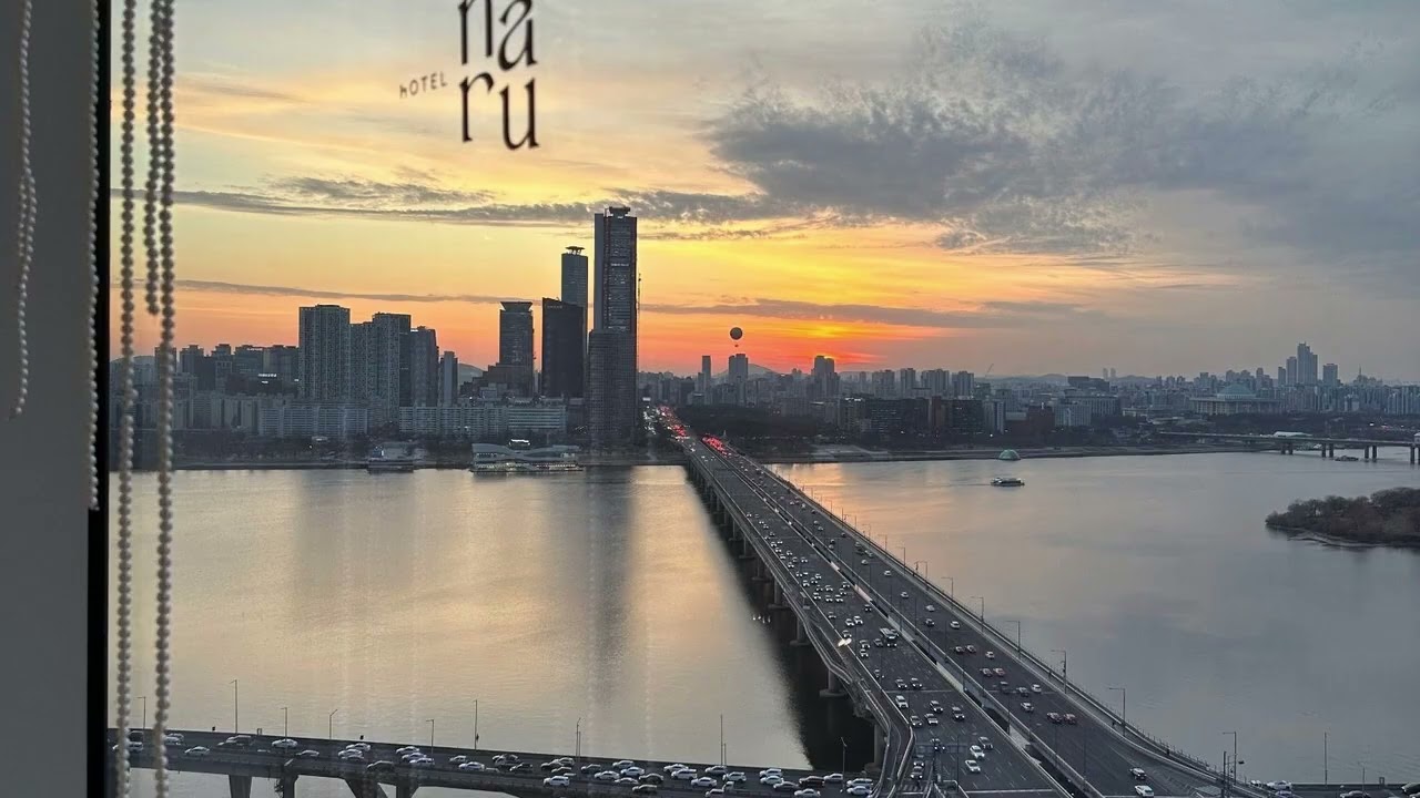 Han River at Dusk – Smoky Lounge Jazz