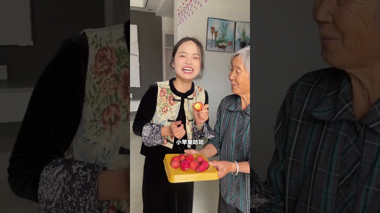 今天带着婆婆回娘家啦。每次去姥姥家就给小时候一样，总会给我们找各种好吃的。还给我们包的饺子#农村日常生活 #记录真实生活