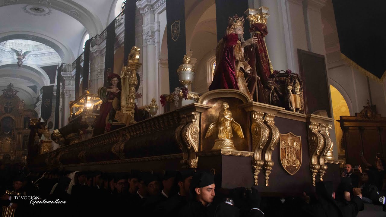 Salida del Se&ntilde;or Sepultado de Santo Domingo | Viernes Santo 2023
