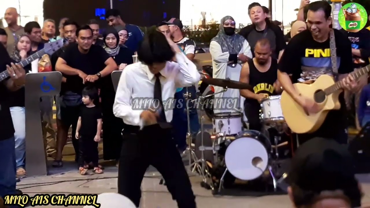 KETIBAAN EBADY JACKSON DI HADAPAN MCD B.BINTANG FT SENTUHAN BUSKERS BIKIN PENONTON BERSORAK...
