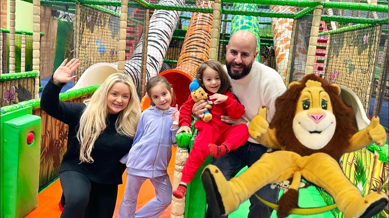EN FAMILJEDAG P&Aring; LEOS LEKLAND KUNGENS KURVA 🦁 FAMILJEVLOGG