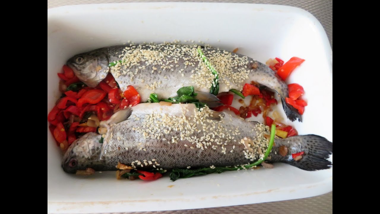 Oosterse gevulde forel uit de oven