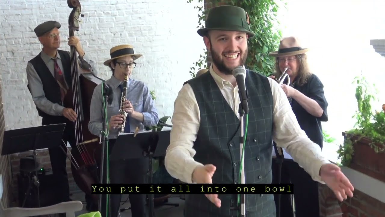 Me Git a Bisl, Me Nemt a Bisl: Isle of Klezbos & Friends (