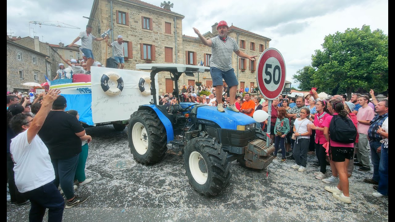 Défilé des classes en 5 à Lapte