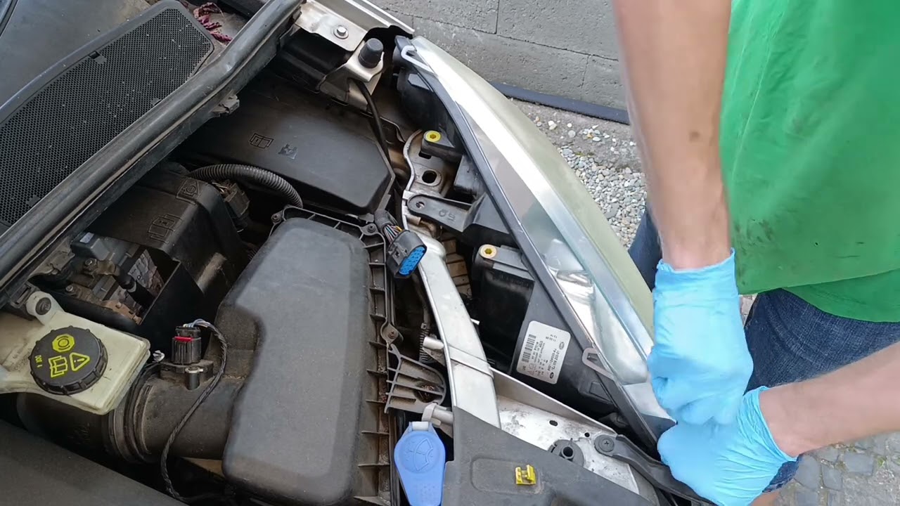 Jak vyndat přední světla u Ford S-Max. How remove front lights in Ford S-Max