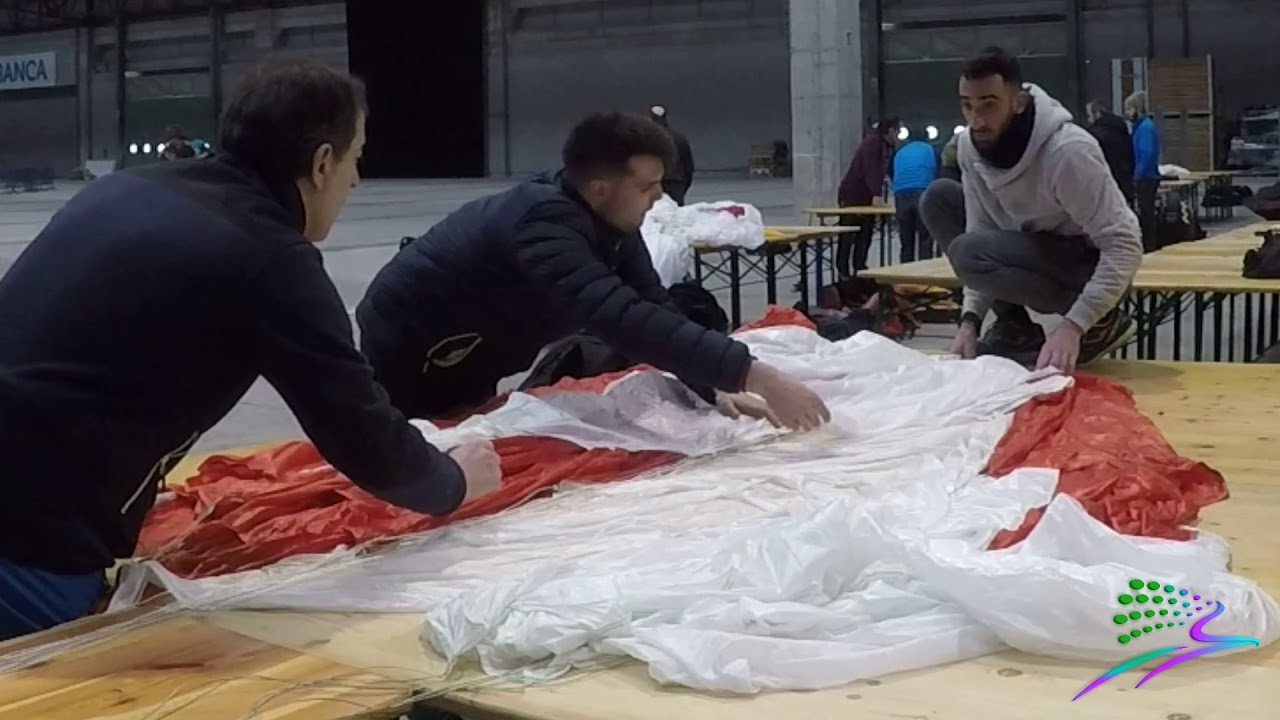 Plegado de Paracaidas o reserva tipo rogallo de parapente (Silleda-Pontevedra Febrero 2018)