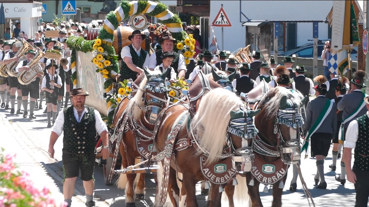 Trachten music parade in Bayrischzell / Bavaria