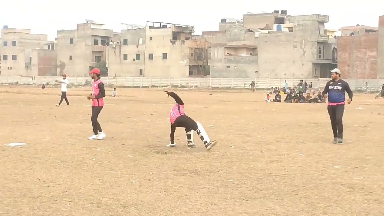 Khiladi cricket khel rahe hain 💝💝
