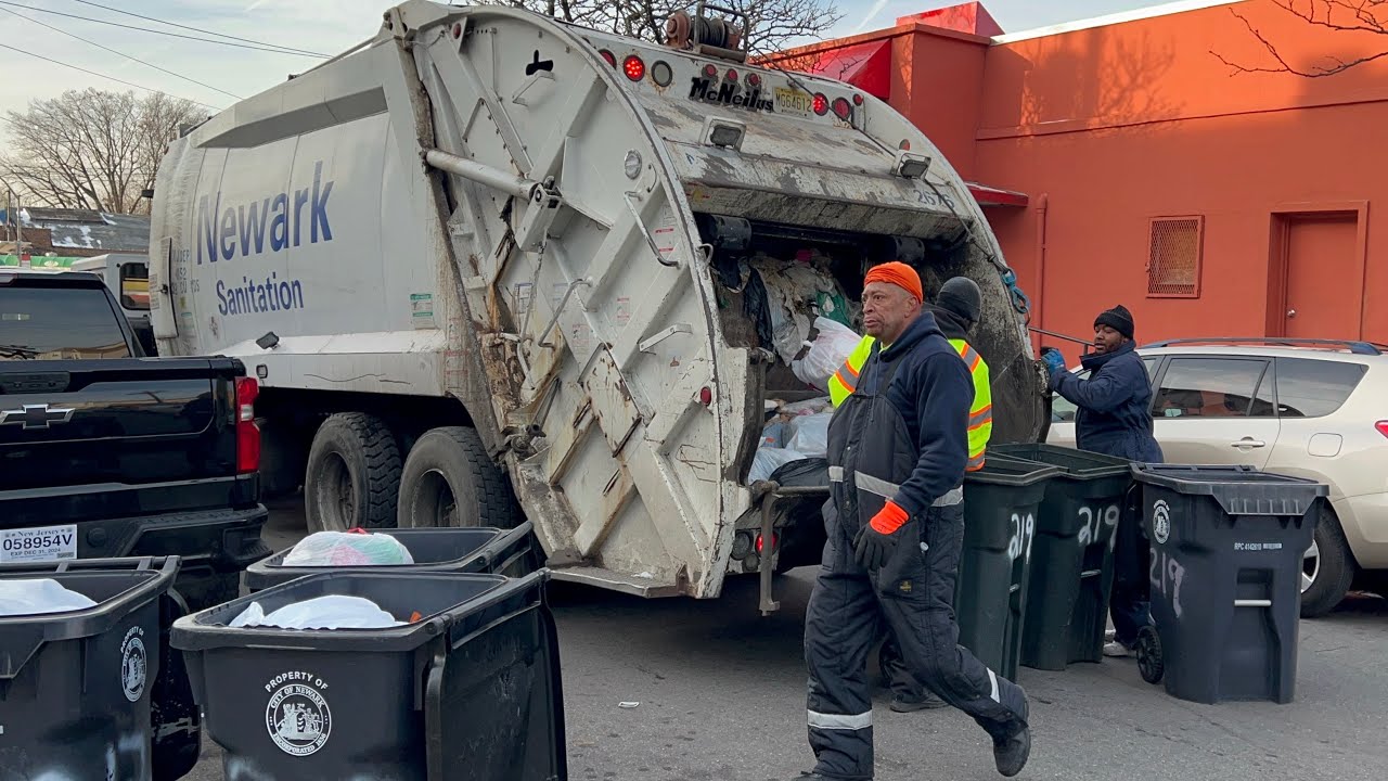 Newark’s Old CCC Garbage Truck VS Heavy City Trash
