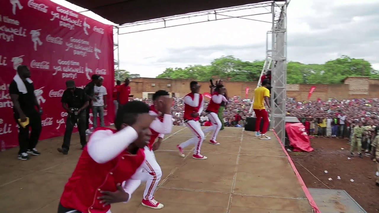 diamond platnumz perfoming NIMPENDE NANI-Moshi