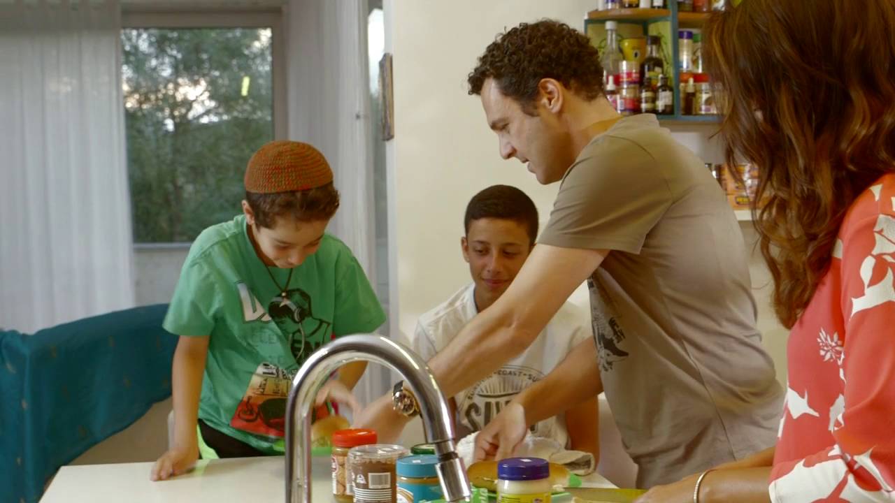 עדן הראל ועודד מנשה - מי מכין סנדוויץ׳ יותר טעים לילדים? הגירסה המלאה