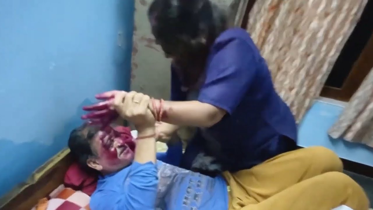 Family Holi Painting ll Mummy is lovingly painting my old father with Holi paint using strong col...