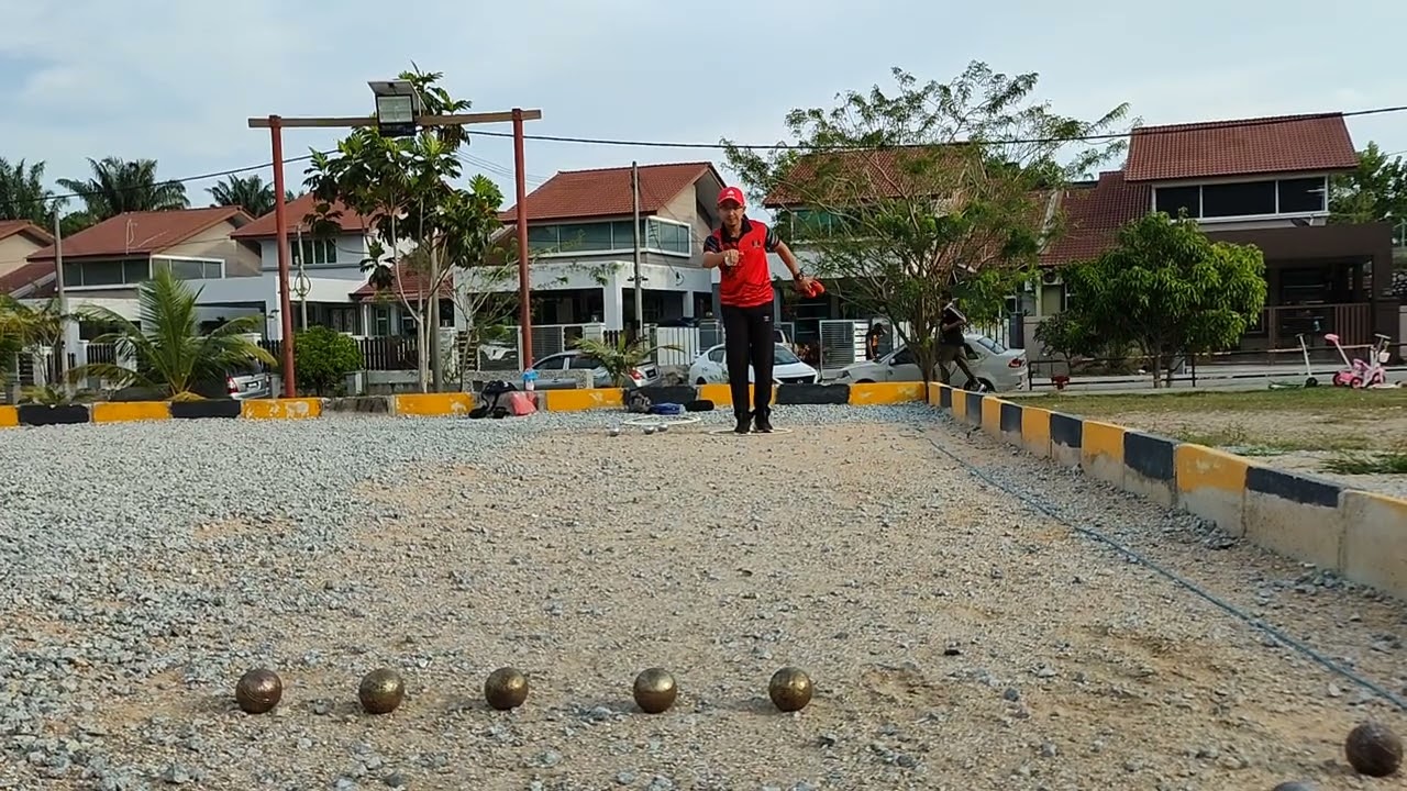 Perfection of shooting petanque boules