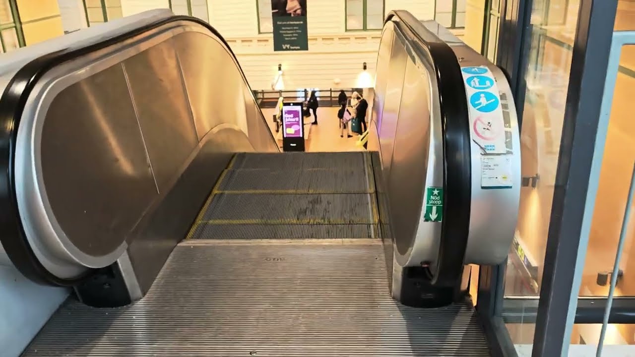 Sweden, Västerås Train Station, 1X escalator