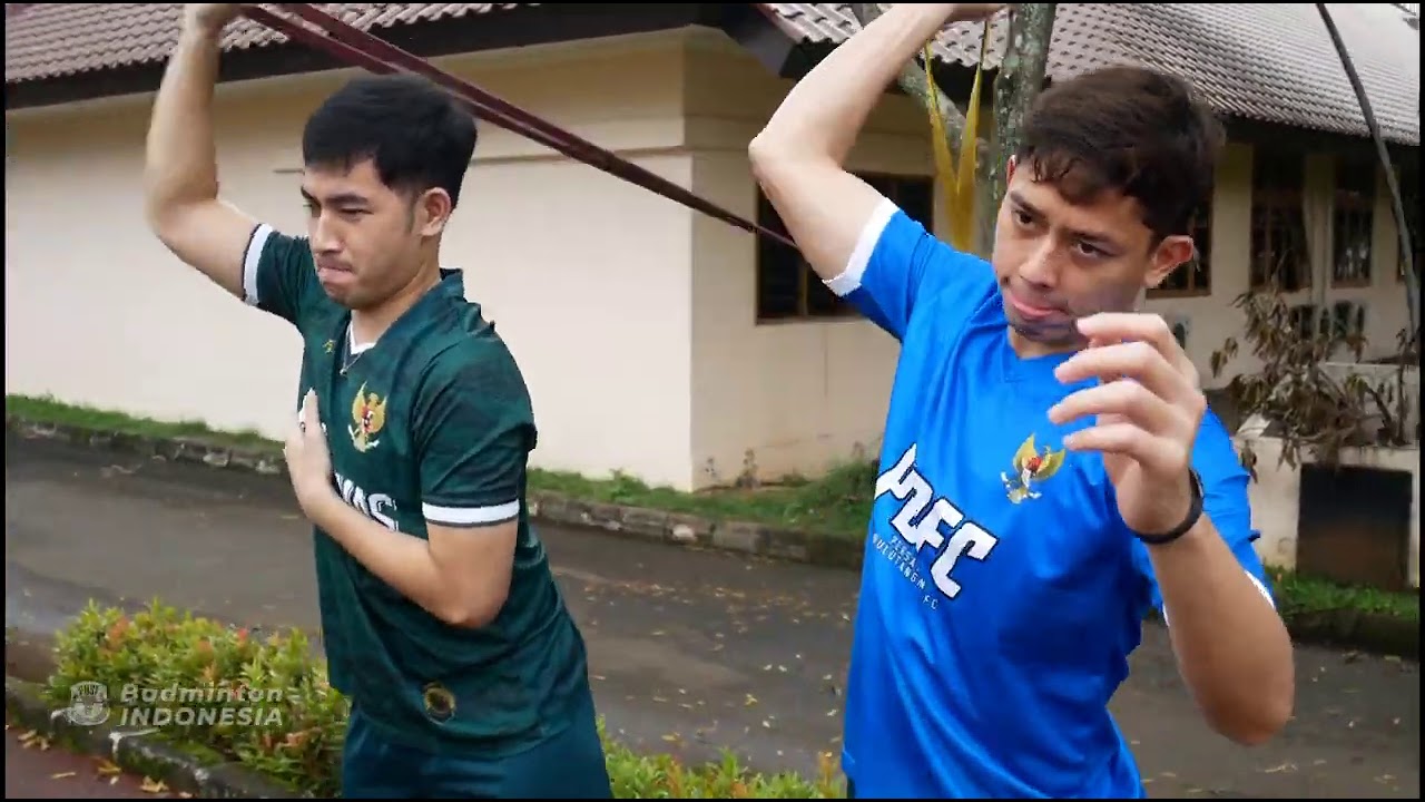 Ganda Putra Tarik Karet Tingkatkan Kekuatan Otot Tangan