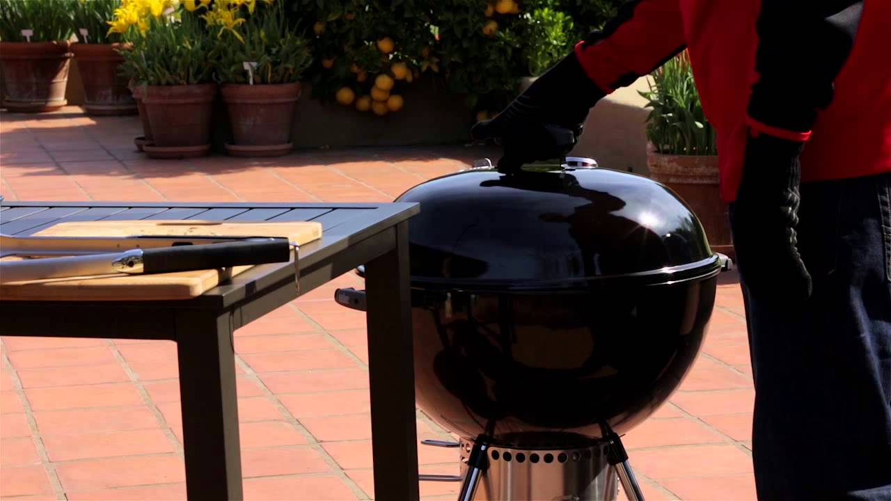 How to Use a Pizza Stone on Your Grill | Weber Grills