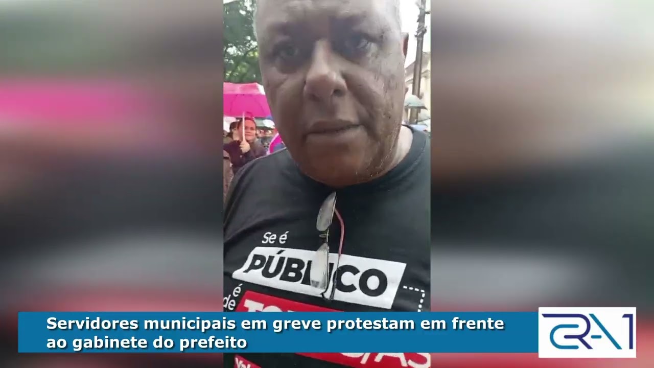 Servidores em greve fazem manifestação em frente ao gabinete do prefeito