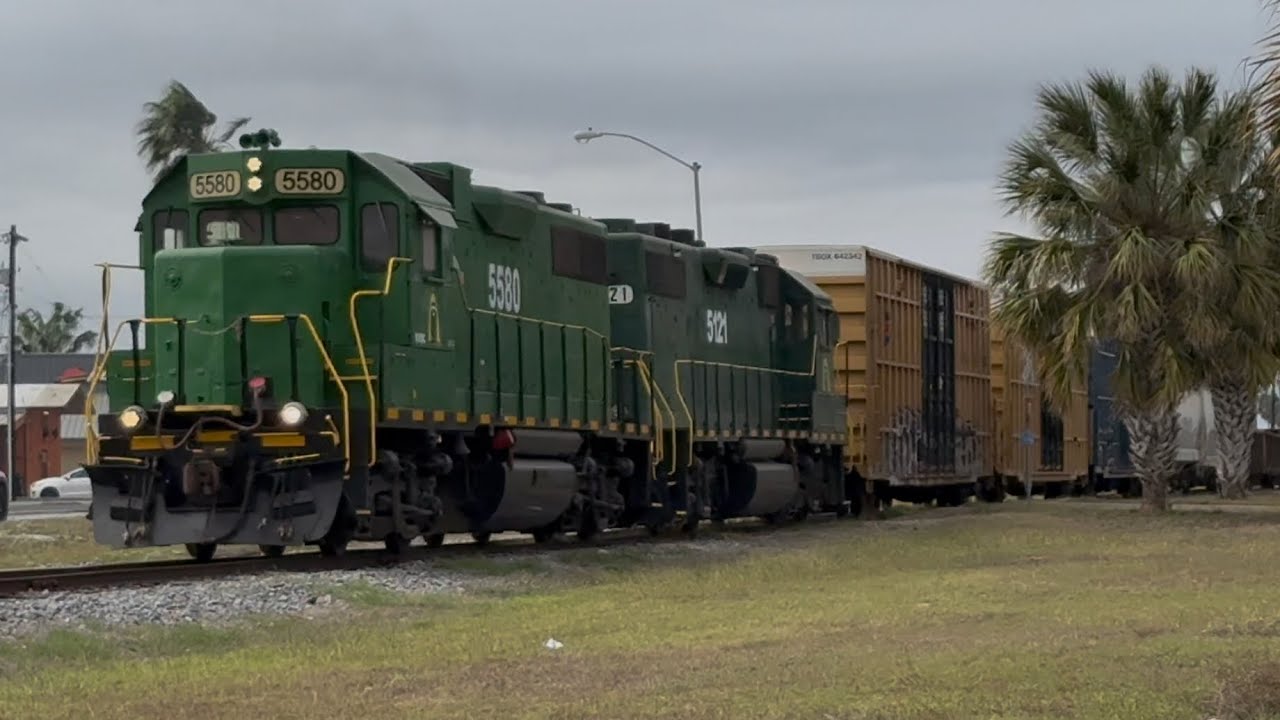RVSC 5580 GP38 Westbound manifest | Weslaco, TX | W Railroad Street |