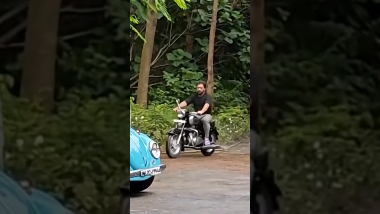 MS Dhoni Riding Bike In Ranchi🔥🔥#cricket#shortsfeed#shorts#india#MSDhoni