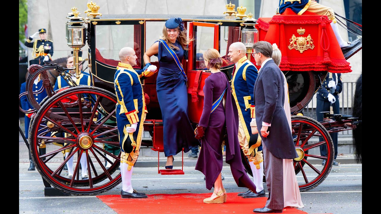 Royal Family Waves from Noordeinde Palace Balcony | Prinsjesdag 2025 #Amalia #Ariane #Alexia