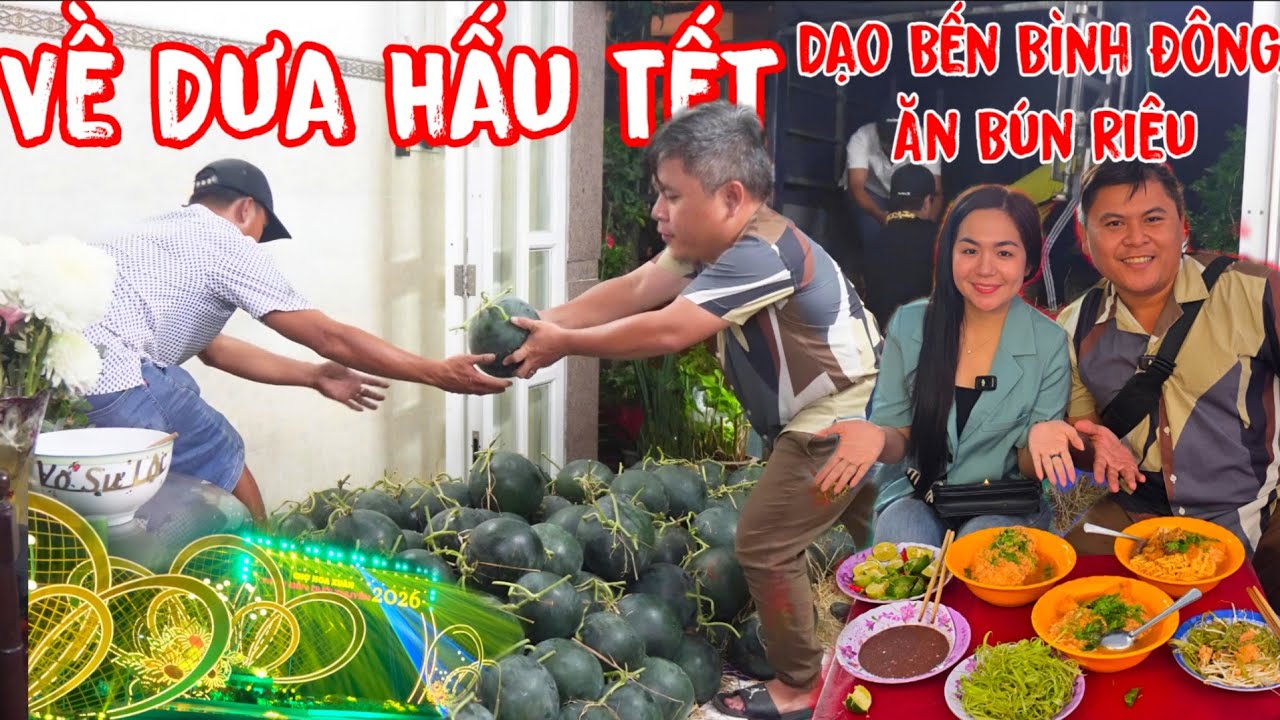 XUỐNG 100 Cặp DƯA HẤU TẾT |ĐÁNG BUỒN Gặp Mưa ở Đường Hoa Bến Bình Đông | Núp Mưa Ăn BÚN RIÊU HỘI CHỢ