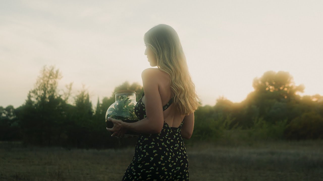SARA'H - REINE ( CLIP OFFICIEL )