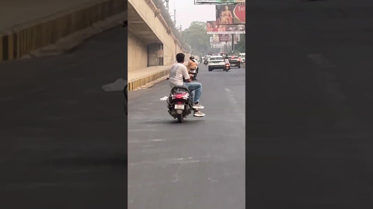#meerutpolice #update #uttarpradesh #viral #trendingshorts #ytshorts #youtube #safedriving ##safety