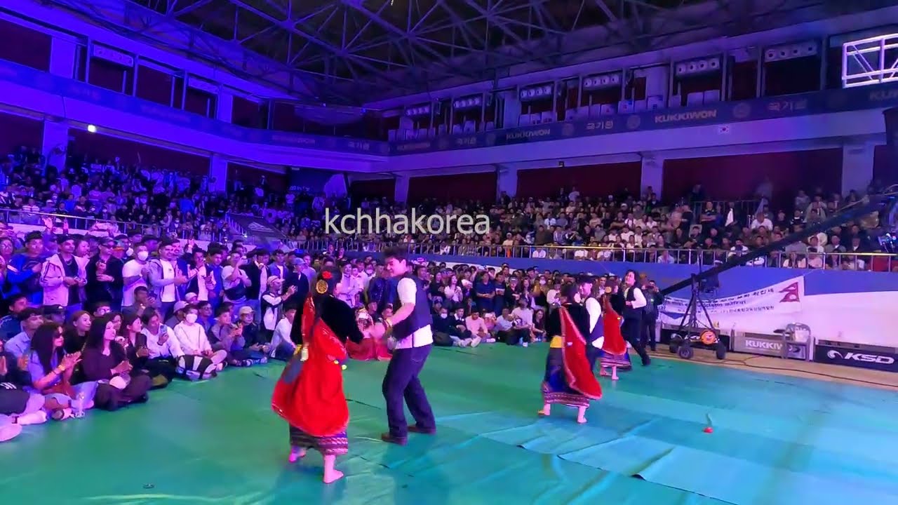 Chainejo Jindaganima - group Dance performance in Korea