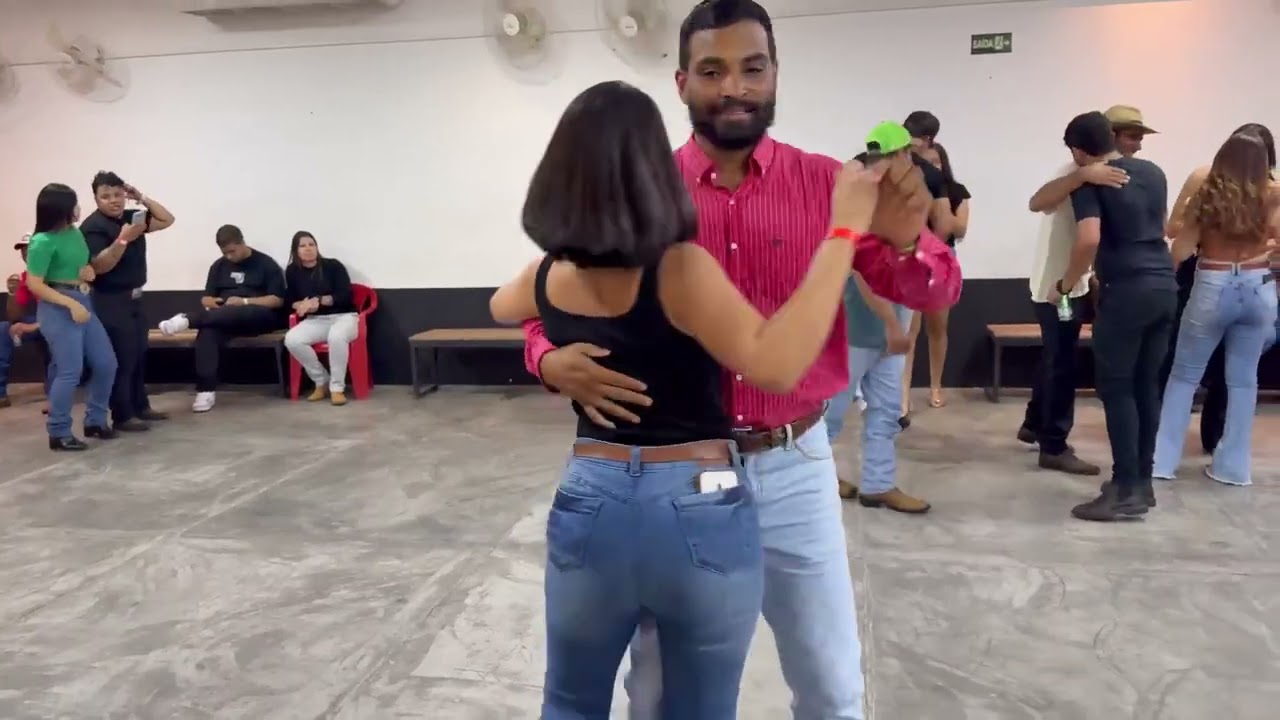 Forrozinho com os amigos em Patos de Minas 💃🕺🔥