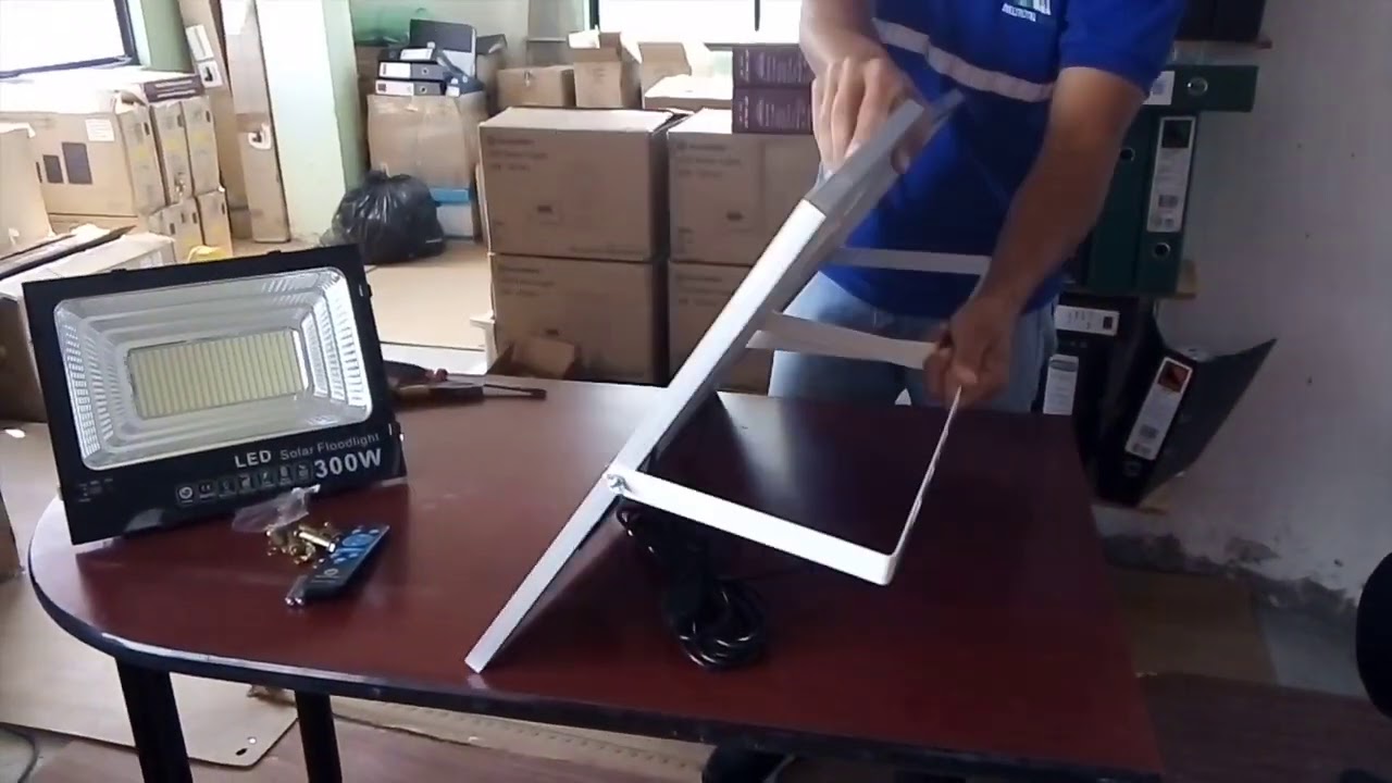 REFLECTOR LED CON PANEL SOLAR (TUTORIAL DE INSTALACIÓN) INELTROTEL SCC