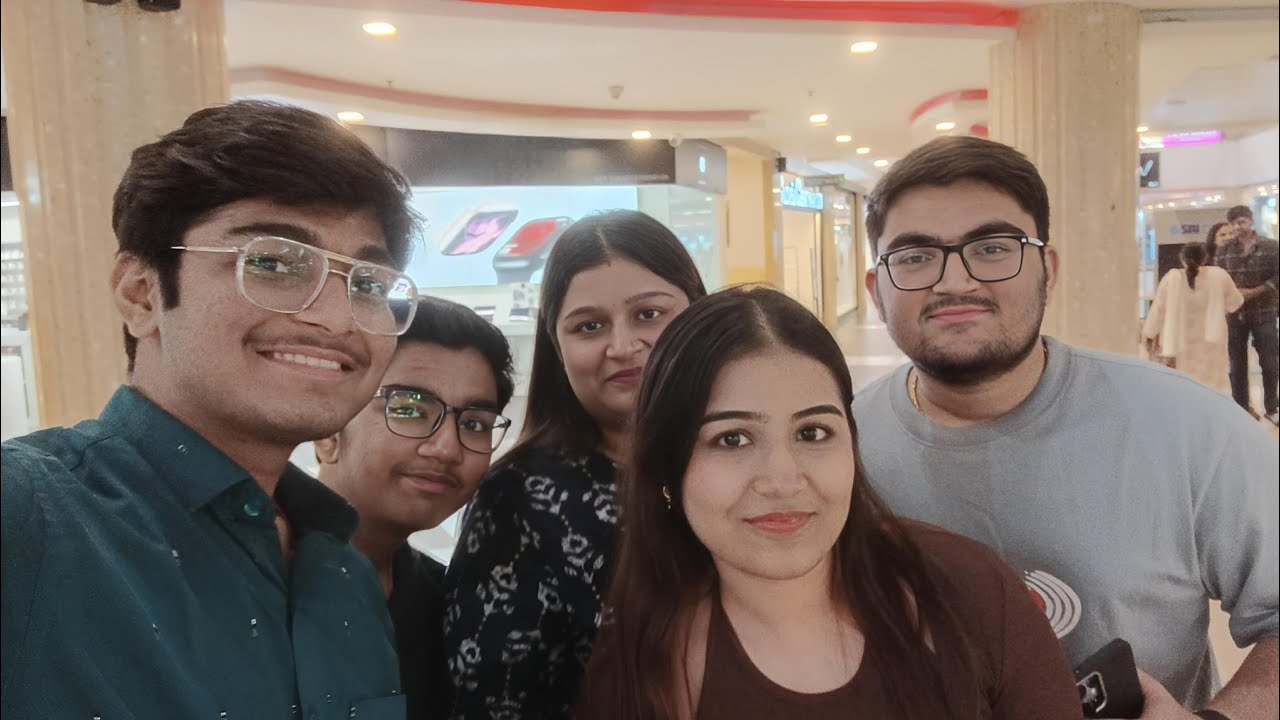 Sab Cousin Log Milke Chale Mall Meh Movie Dekne 😍