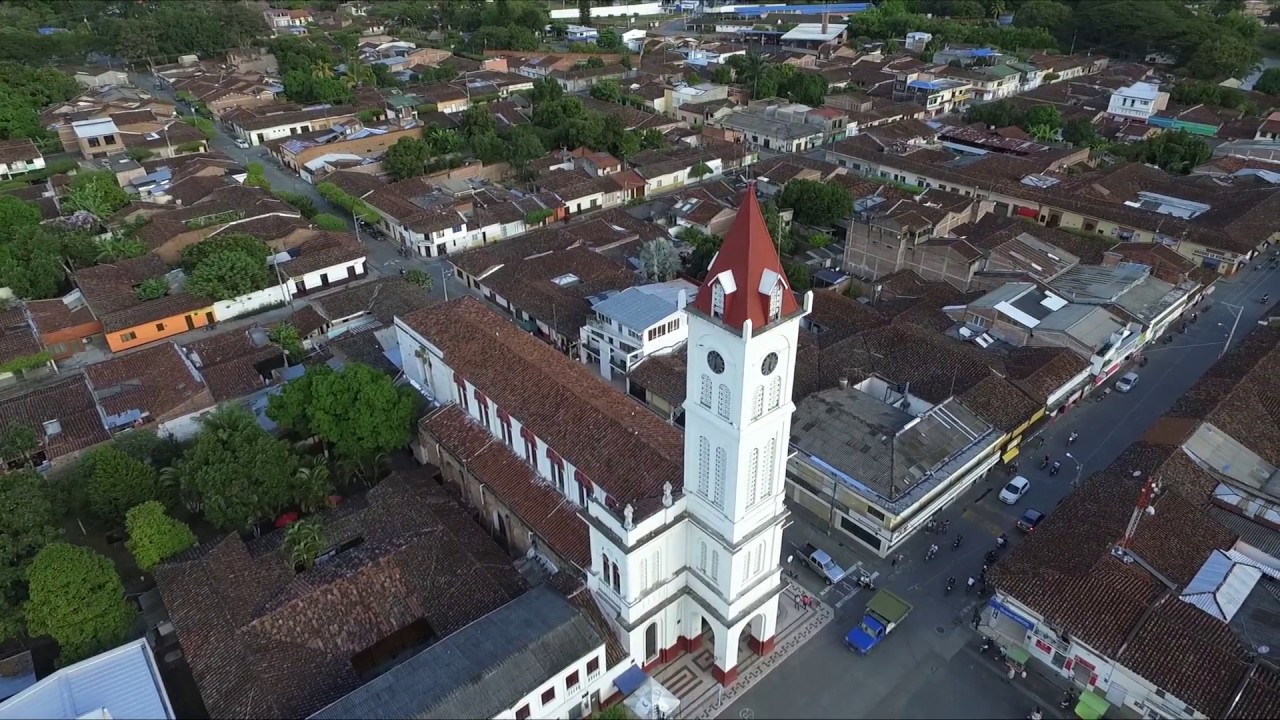 Bugalagrande alegre hospitalaria y tradicional