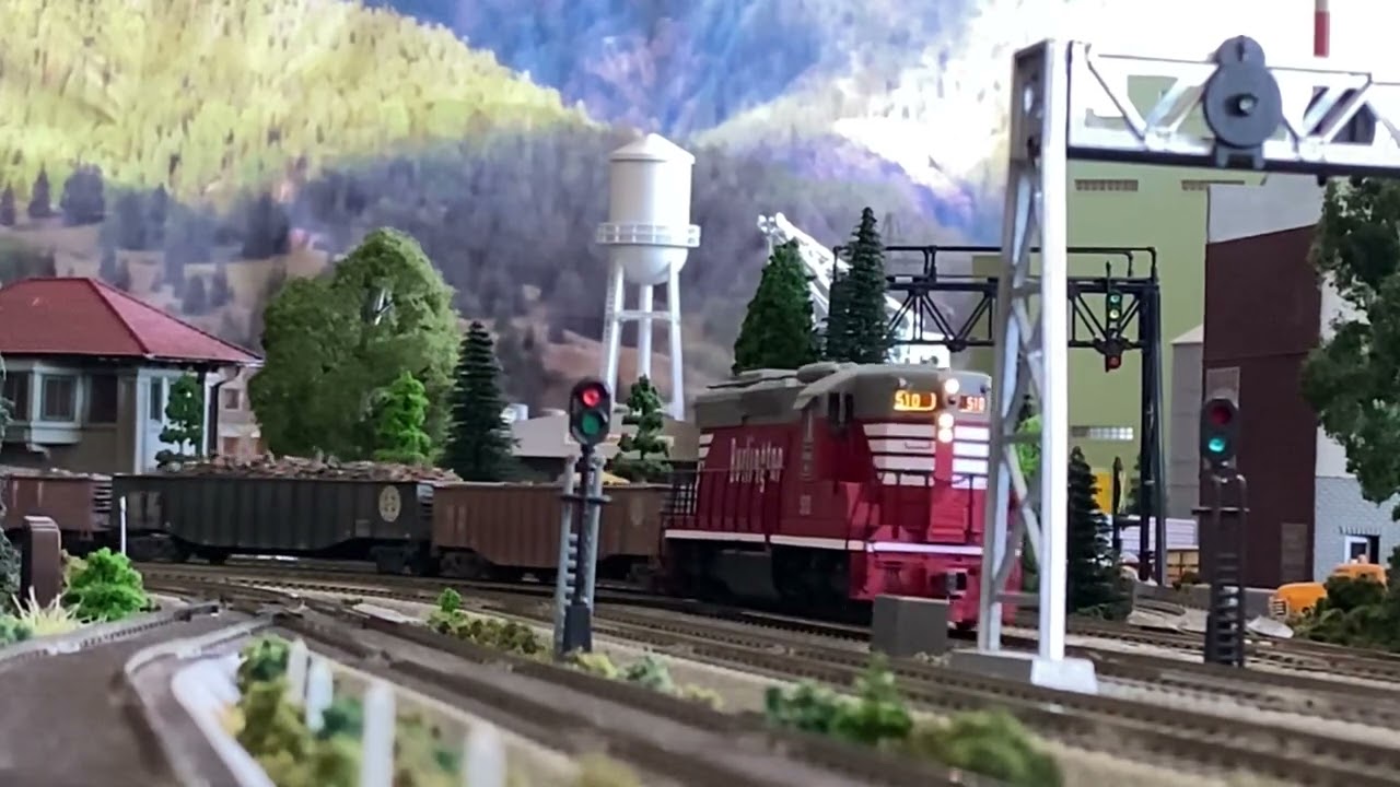 Yawn, It&rsquo;s Like a Yawn - Saw Burlington Operating on Yaakhaaks Channel Yawn - HO Scale Model Trains
