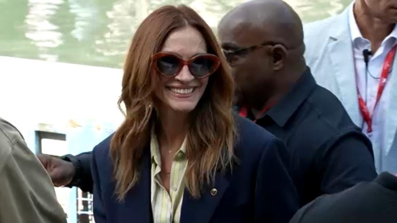 JULIA ROBERTS sbarca a VENEZIA: fan e fotografi scatenati all'arrivo della diva