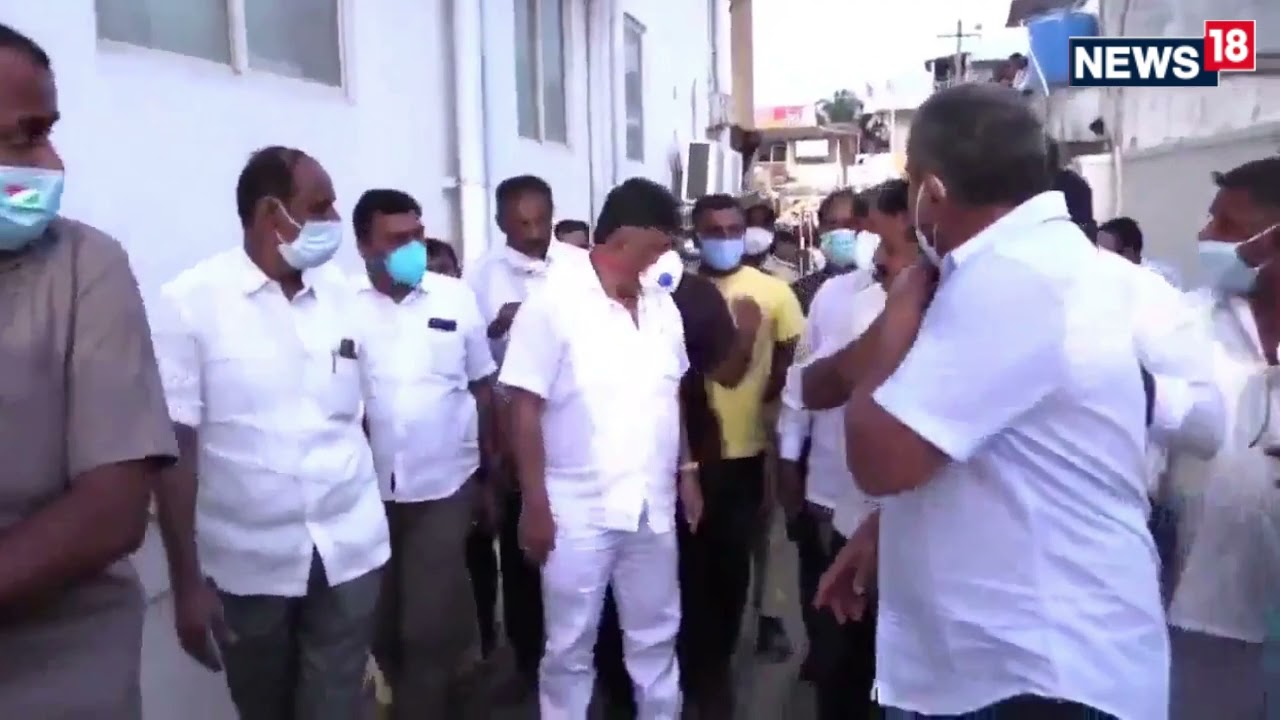 Karnataka: State Chief DK Shivakumar Slaps Congress Worker For Putting Hand On His Shoulder |#Shorts